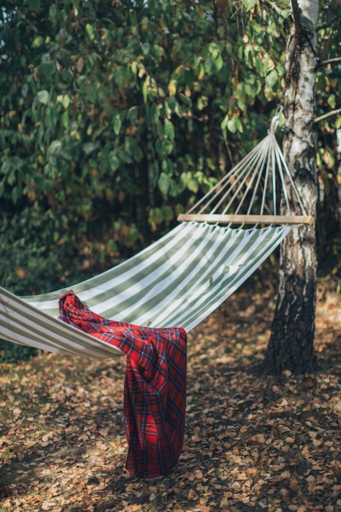 how to tie a hammock to a tree